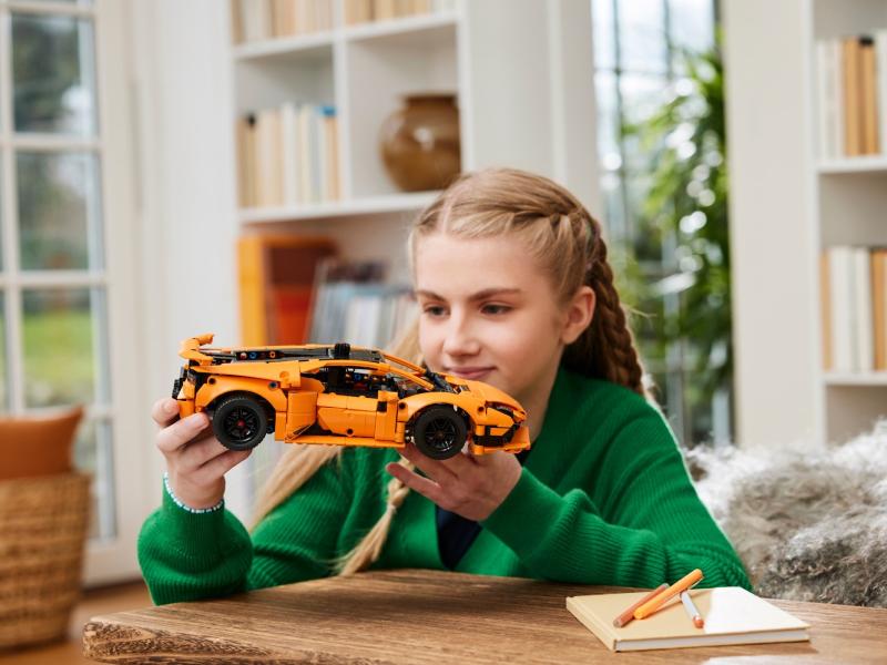 LEGO® Technic - Lamborghini Huracán Tecnica narancssárga (42196)