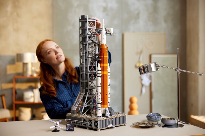 LEGO® ICONS™ - NASA Artemis űrkilövő rendszer (10341)