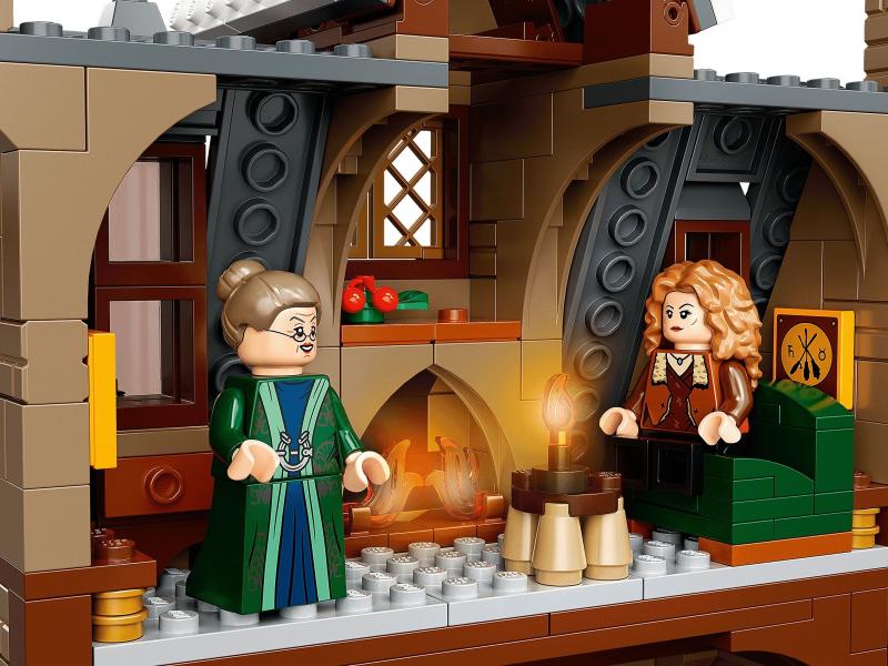 LEGO® Harry Potter™ - Látogatás Roxmorts faluban (76388)