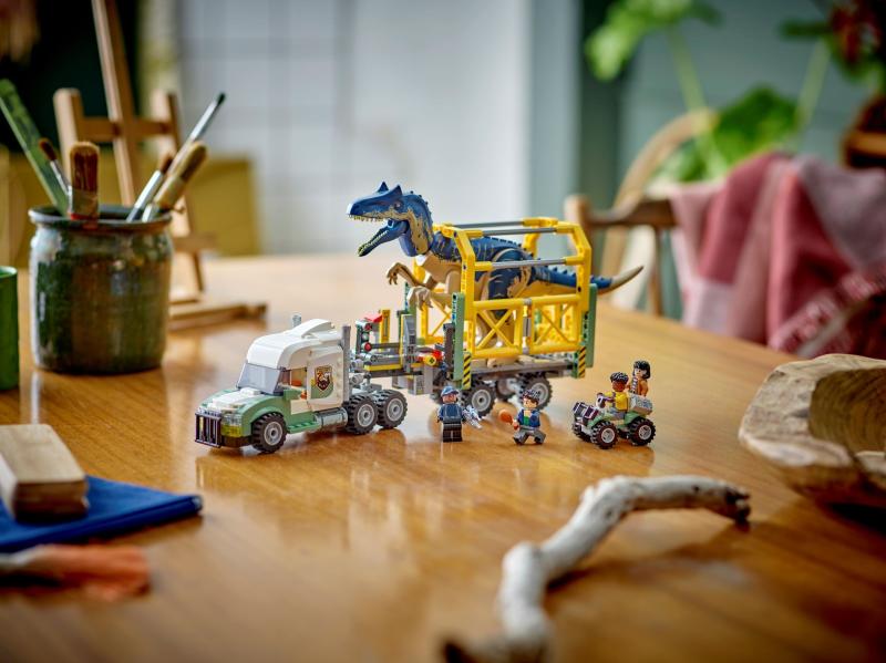 LEGO® Jurassic World - Dinóküldetések: Allosaurust szállító kamion (76966)