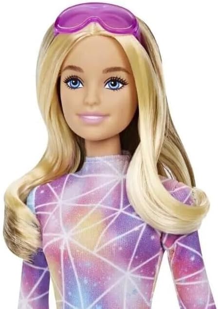 Mattel Barbie Winter Sports Skier You Can Be Anything baba, sílécekkel, 30cm (HCN33)