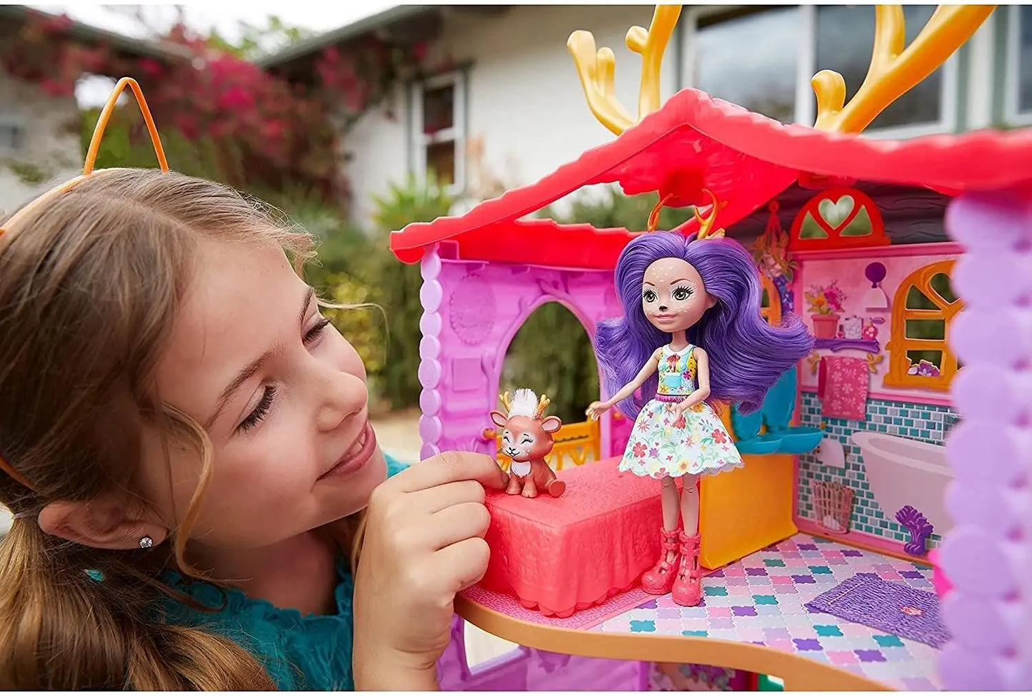 Mattel Enchatimals Danessa Deer baba házzal játékkészlet (GYJ18)