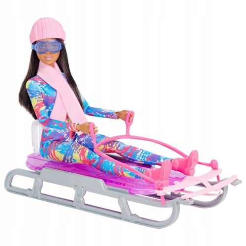 Mattel Barbie baba téli felszerelésben szánkóval, síszemüveggel (HGM74)