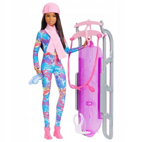 Mattel Barbie baba téli felszerelésben szánkóval, síszemüveggel (HGM74)