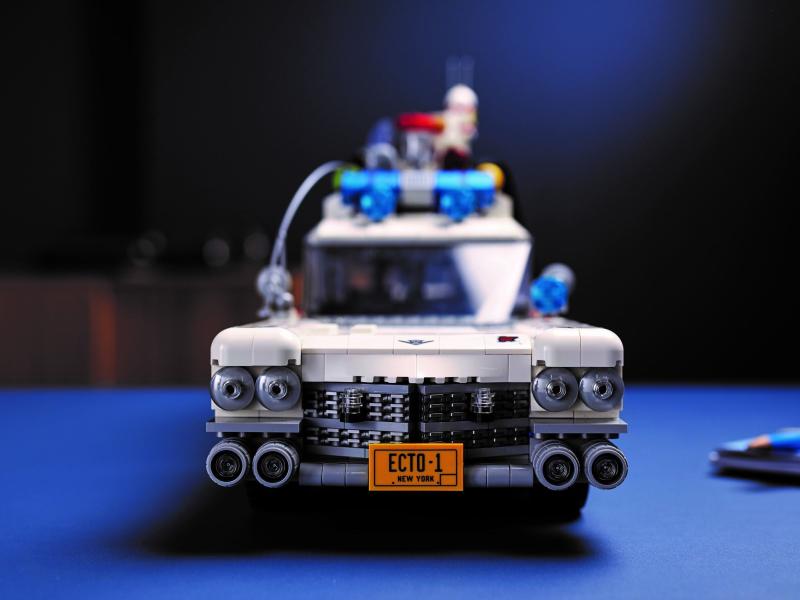 LEGO® ICONS™ - Creator Expert - Szellemirtók ECTO-1 (10274)