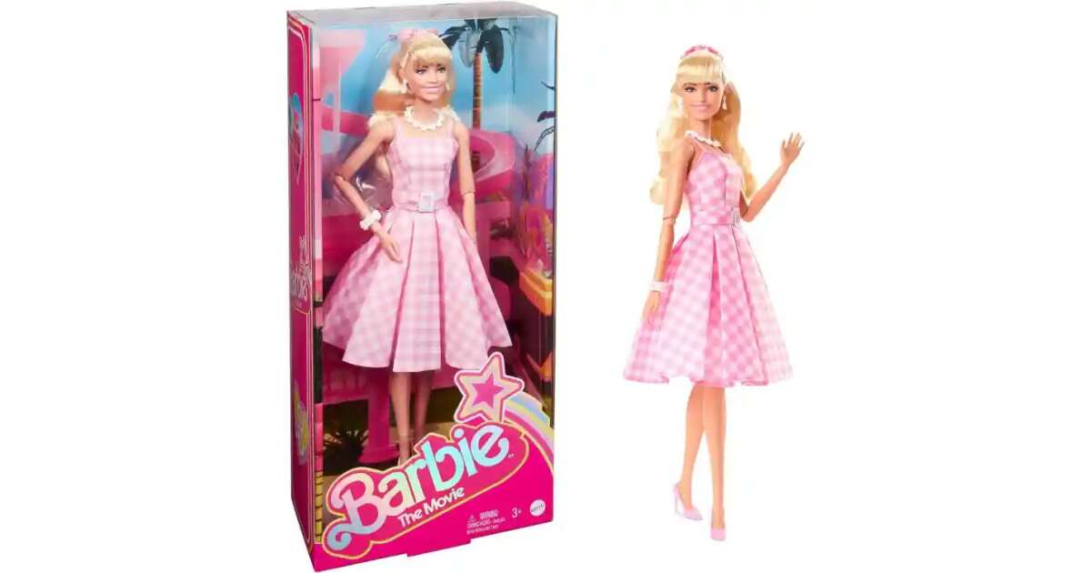 Mattel Barbie The Movie Margot Robbie kockás ruhában (HPJ96)